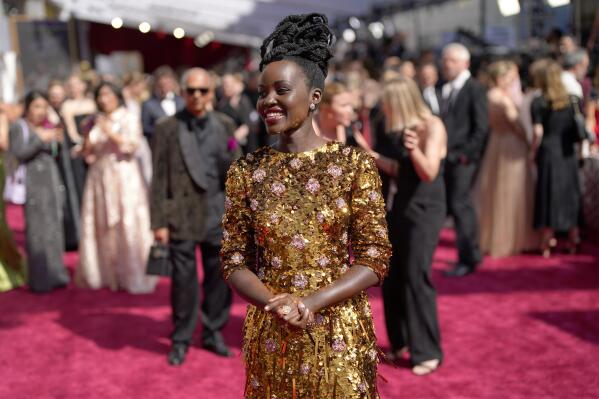 Saniyya Sidney, Jessica Chastain beam on Oscars red carpet | AP News